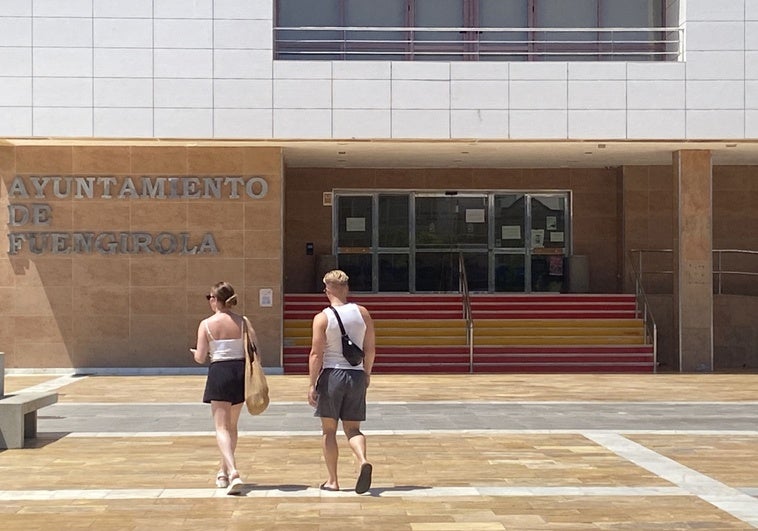 Fuengirola lleva contratando detectives para sus empleados de baja desde 2005